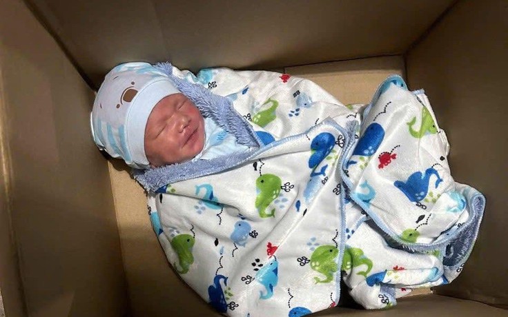 Xót xa trẻ sơ sinh bị bỏ rơi ở TP.HCM kèm giấy viết tay nhờ nuôi dưỡng
