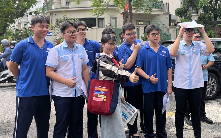 Cô giáo rong ruổi qua 5 điểm thi tốt nghiệp THPT để động viên học trò