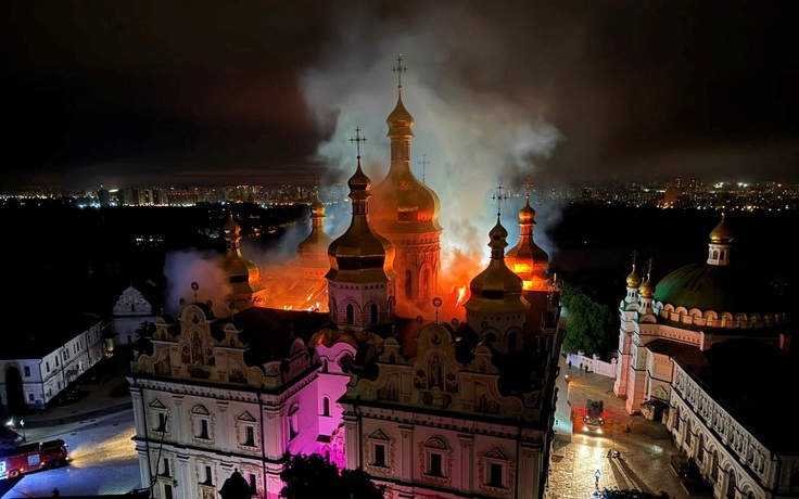 Nga nói tên lửa Mỹ gây cháy tu viện cổ của Ukraine