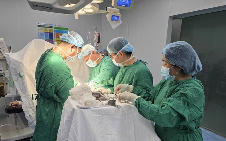 TP.HCM: 3 bác sĩ vượt đường xa xuống Cần Giờ mổ lúc nửa đêm