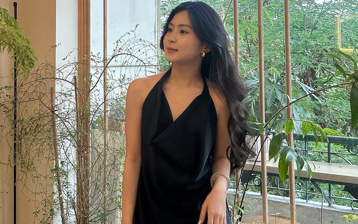 Thiết kế cổ yếm thoáng nhẹ, phù hợp với những ngày hè nắng nóng