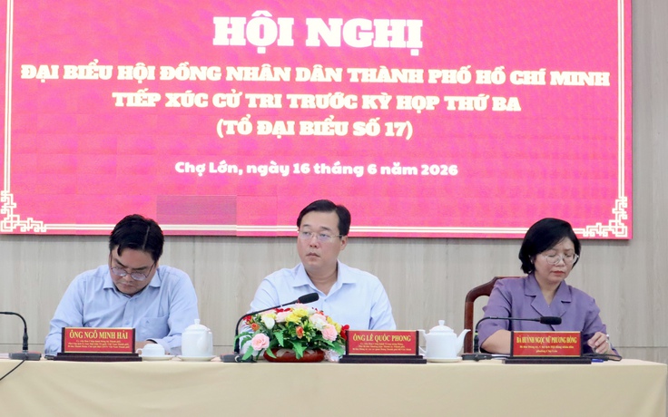 Lấn chiếm vỉa hè giảm rõ rệt, nhưng cử tri TP.HCM lo khó giữ lâu dài