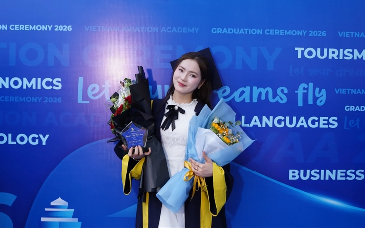 Từng bật khóc vì lỡ hẹn ước mơ, nữ sinh trở thành thủ khoa toàn trường