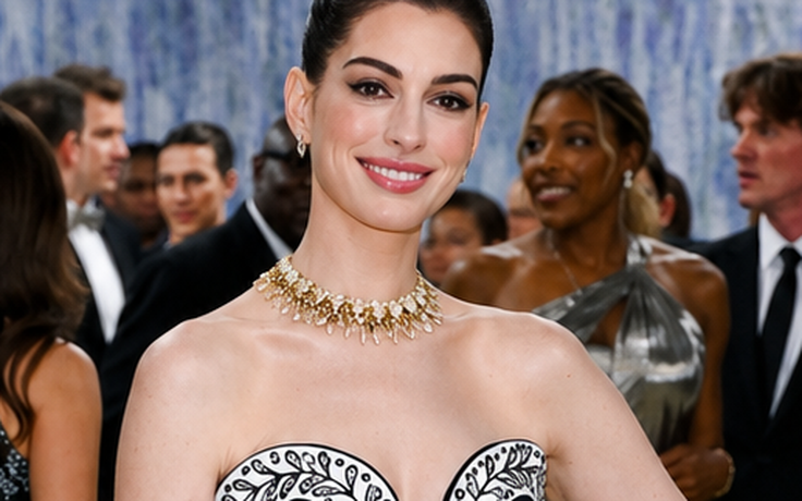 'Người đẹp nhất thế giới 2026' Anne Hathaway đón 'tin vui' ở tuổi 44