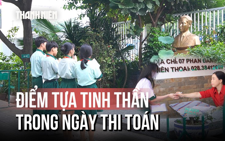Thí sinh thi lớp 10  'nguyện cầu' và nhận socola lấy tinh thần trước giờ G