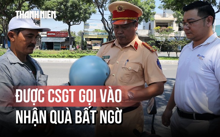 Người dân bất ngờ khi được CSGT gọi vào lề để nhận món quà đặc biệt