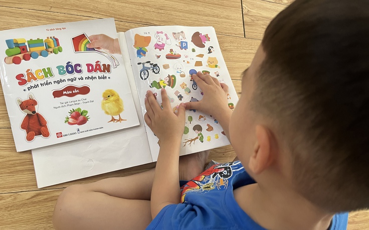 Giật mình với đồ trẻ chơi mỗi ngày: Sticker bạo lực đội lốt hình dễ thương