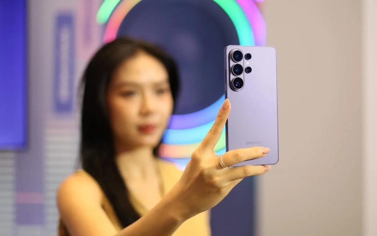 Lý do nhiều điện thoại Samsung phát ra tiếng lạch cạch khi lắc?