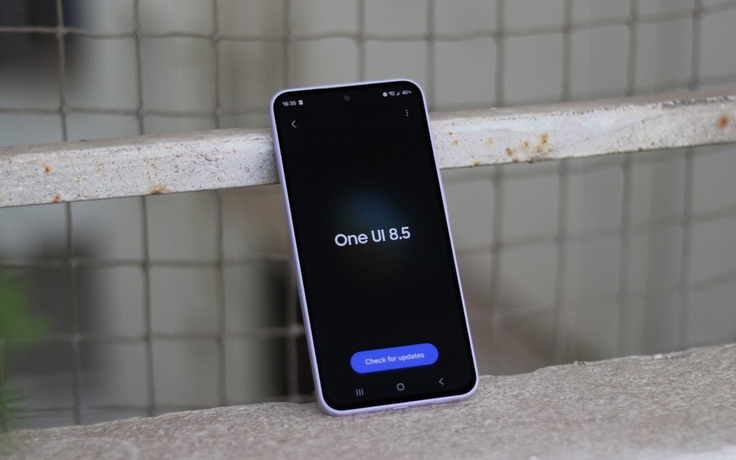 Điện thoại tầm trung Galaxy A24 bất ngờ nhận được One UI 8.5