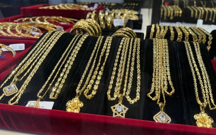Giá vàng 'bất động' dù thế giới sắp 'thủng' đáy 4.000 USD/ounce
