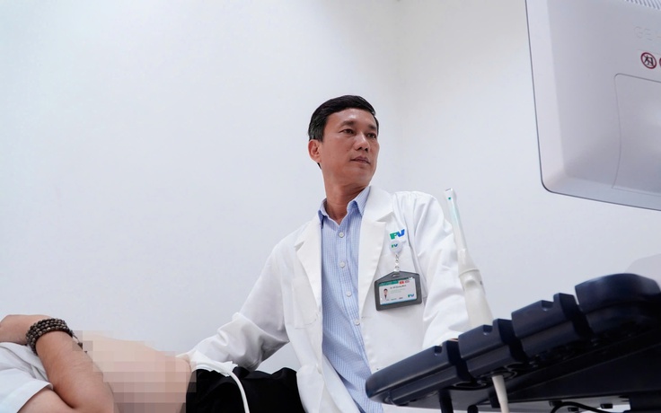 Bác sĩ FV dùng robot cắt trọn u thận 5 cm cho bệnh nhân người Úc