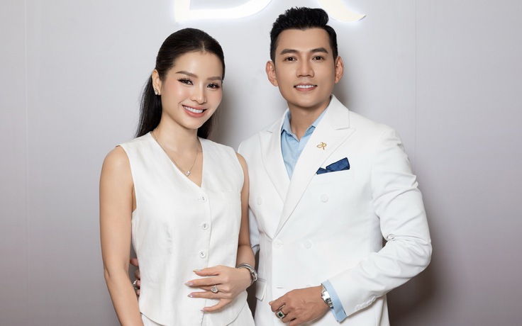 Phương Trinh Jolie rạng rỡ đến ủng hộ chồng kém tuổi lấn sân kinh doanh