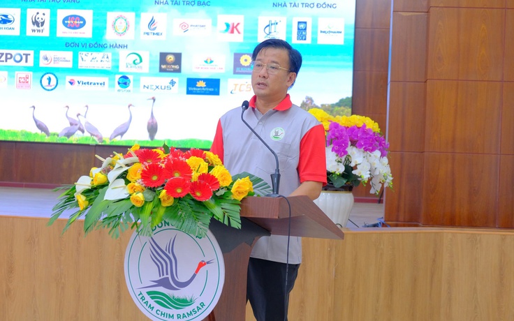 Đồng Tháp tiếp nhận thêm 6 sếu đầu đỏ từ Thái Lan