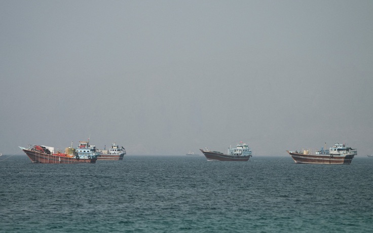 Tàu chở hàng bị tấn công tại eo biển Hormuz