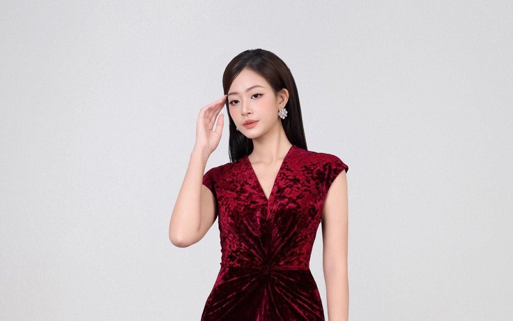 Không cần hở bạo, váy xẻ tà vẫn khiến nàng nổi bật