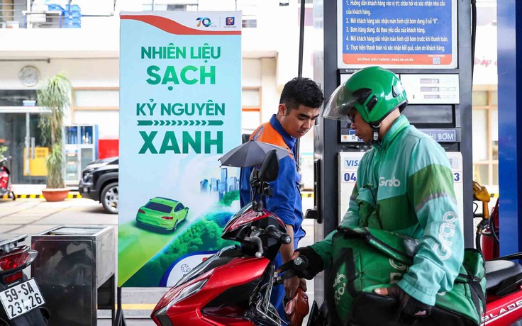 Nên giảm thuế xăng dầu đến hết năm nay