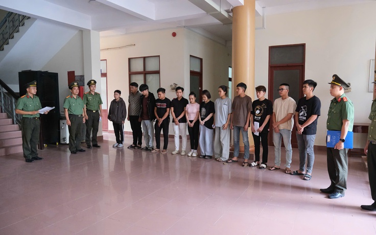 Công an Vĩnh Long khởi tố 12 bị can mua bán hơn 3.500 tài khoản ngân hàng