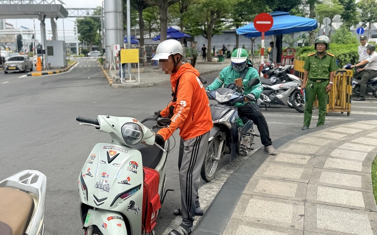 Shipper, xe ôm công nghệ đeo tai nghe chỉ đường Google Maps có bị phạt?