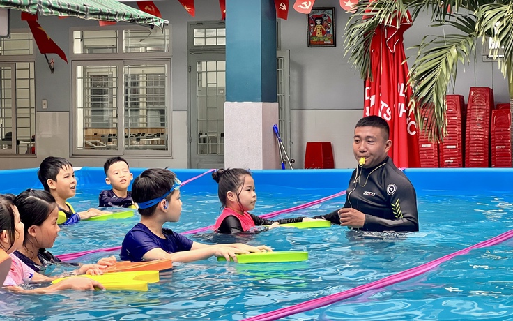 Tìm hoạt động hè miễn phí ở TP.HCM: Có lớp phổ cập bơi 10 buổi cho trẻ