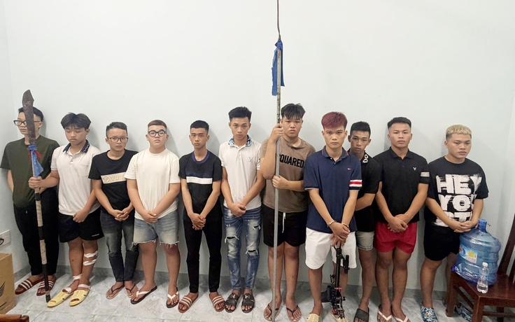 Bắt 12 thanh niên mang hung khí gây náo loạn Quy Nhơn