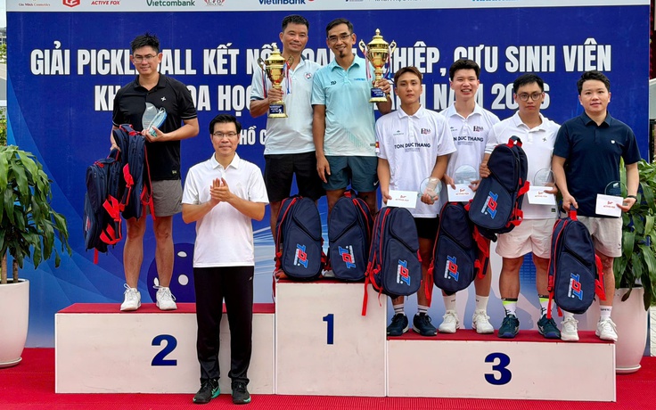 Độc Lập và Hoàng Quỳnh đăng quang giải pickleball tại Trường ĐH Tôn Đức Thắng