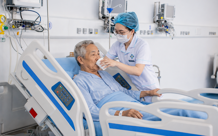 Cứu sống bệnh nhân đột quỵ nguy kịch vì hít sặc khi nuôi ăn qua sonde