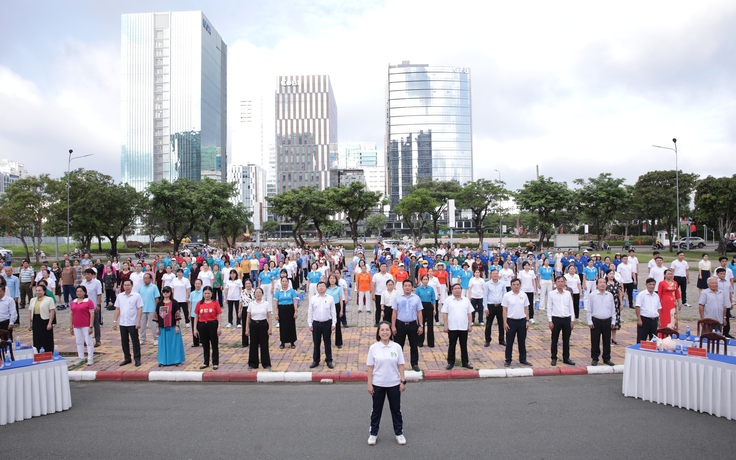 500 người dân TP.HCM được khám sức khỏe miễn phí tại phường và đồng diễn dưỡng sinh