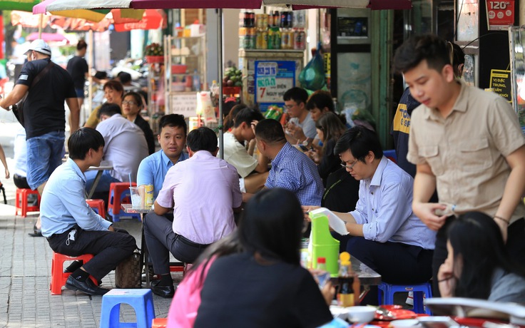 Suất ăn văn phòng 50.000 - 80.000 đồng/ngày, sao quy định tiền ăn trưa 1,2 triệu/tháng?