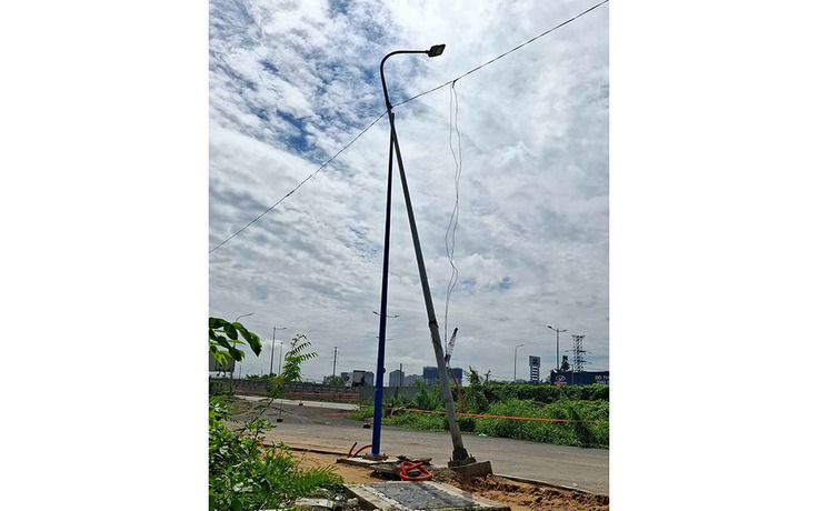 Trụ đèn bị nghiêng