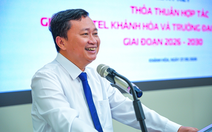 Bộ GD-ĐT trao quyết định bổ nhiệm Ban giám hiệu Trường ĐH Nha Trang