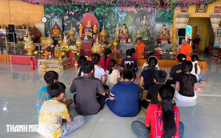 Ngôi chùa ở TP.HCM giữ tiếng mẹ đẻ cho trẻ em Khmer