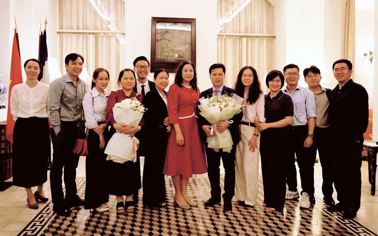 Học trò, luật sư chúc mừng Giáo sư Đỗ Văn Đại nhận huân chương Cành cọ Hàn lâm