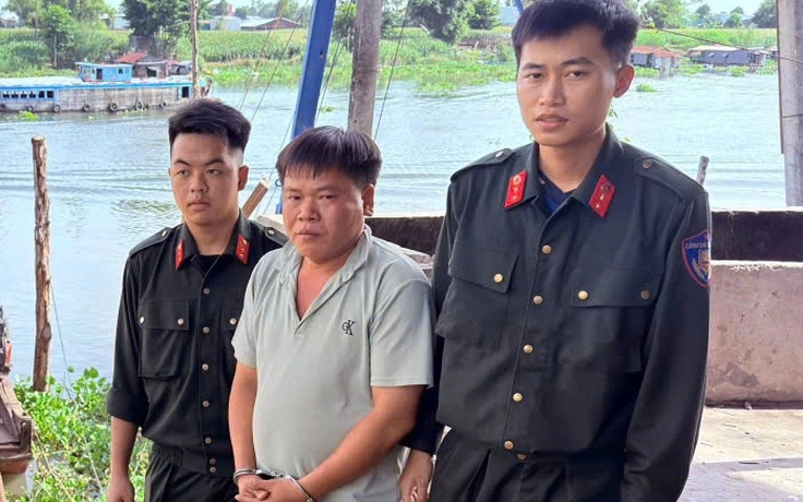 An Giang: Tạm giữ hình sự đối tượng buôn lậu máy gặt đập liên hợp từ Campuchia