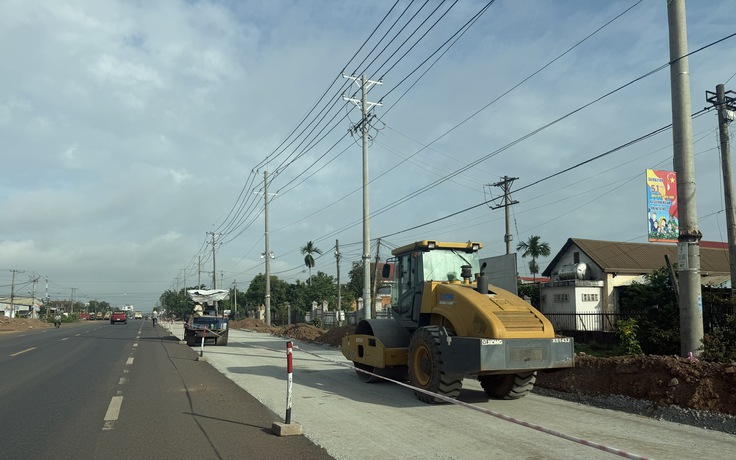 Dự án mở rộng quốc lộ 14 lo nghẽn tiến độ vì... vướng điện lưới