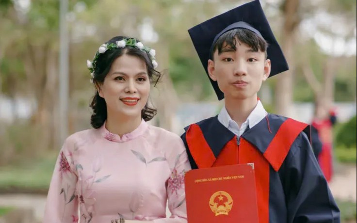 Bất ngờ thủ khoa THPT khối C00 lại là sinh viên đại học
