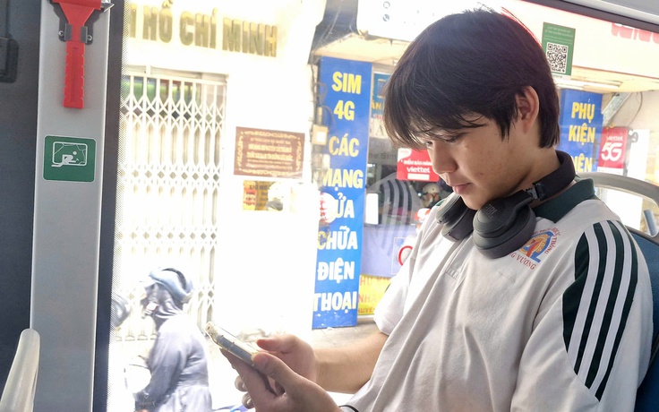 Ngồi xe buýt điện mát rượi 0 đồng: 'Sướng như ở TP.HCM là có thật'