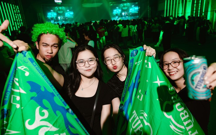 Hàng trăm người trẻ bùng nổ cảm xúc ở đêm nhạc 'phá chuẩn' của Tuborg