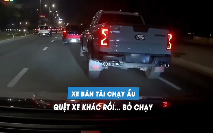 CSGT phạt tài xế xe bán tải chạy ẩu, va quẹt với xe khác… rồi bỏ chạy
