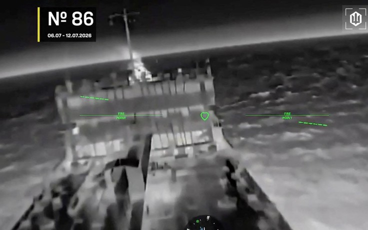 Chiến sự Ukraine ngày 1.599: Loạt tàu dầu Nga trúng đòn UAV