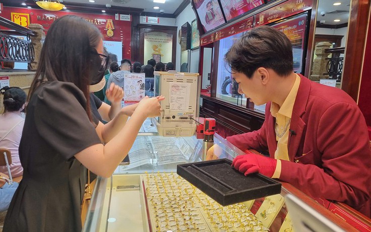 Giá vàng hôm nay 12.7.2026: Người mua lỗ gần 6 triệu đồng sau một tuần