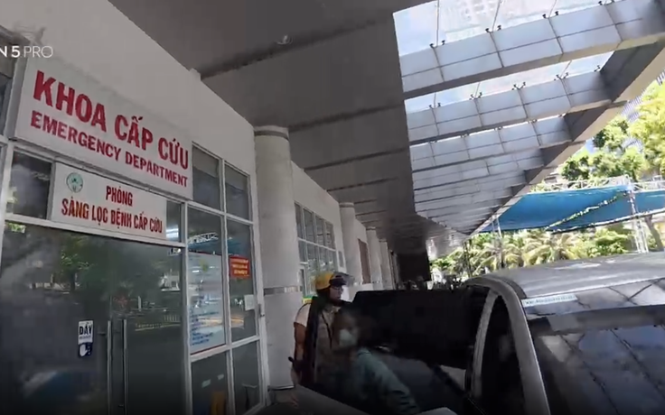 CSGT TP.HCM mở đường đưa bé trai 5 tuổi bị tai nạn đến bệnh viện cấp cứu