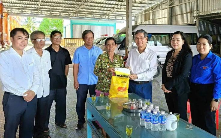 Ông chủ muối sấy dành hàng chục tỉ đồng giúp người nghèo