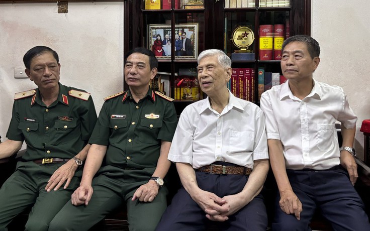 Đại tướng Phan Văn Giang thăm trung tướng Đặng Quân Thụy