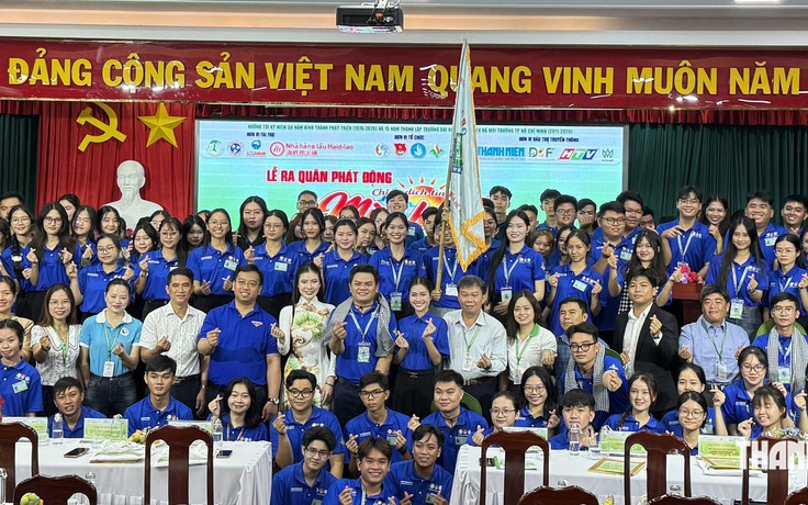 Sinh viên tình nguyện chuyển giao phần mềm hỗ trợ đắc lực cho địa phương