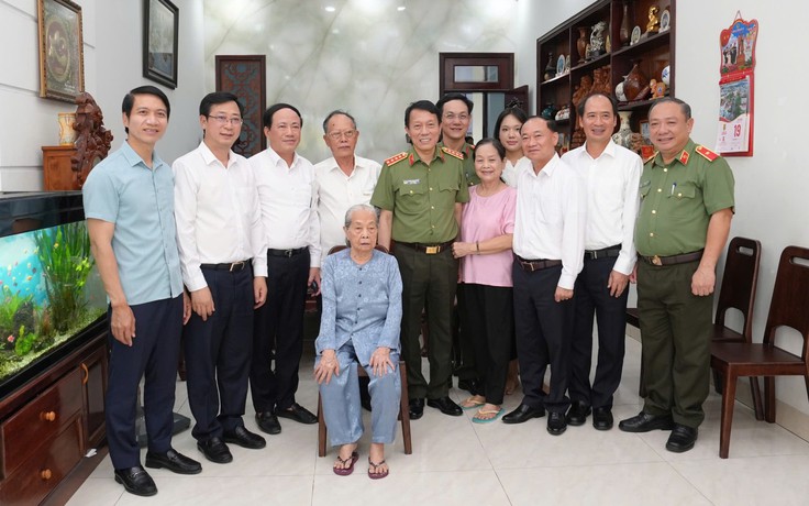 Đại tướng Lương Tam Quang tri ân người có công ở Gia Lai