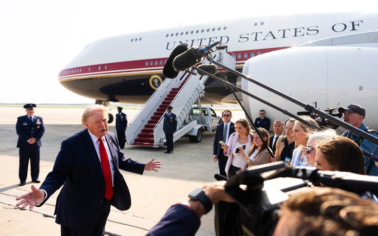 Ông Trump lần đầu bay trên chuyên cơ 400 triệu USD do Qatar tặng