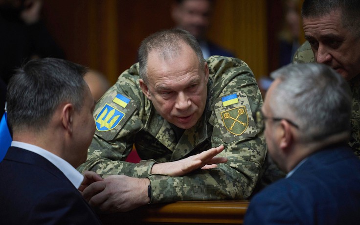 Tổng thống Ukraine cách chức Tổng tư lệnh quân đội, mời cựu Bộ trưởng Quốc phòng quay lại