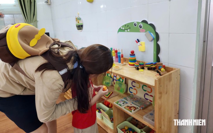 UBND xã đình chỉ đồ chơi học liệu mầm non bạo lực, vi phạm pháp luật