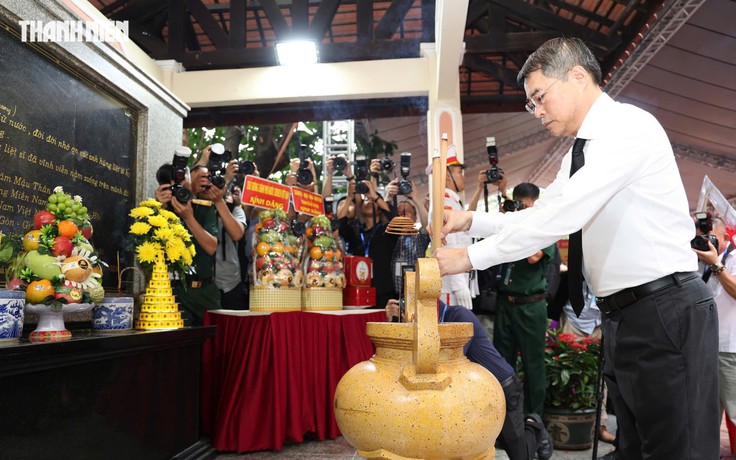 'Gọi tên những vì sao đất nước', chung nhịp đập từ trái tim yêu thương
