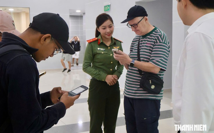 Phát hiện nhiều trường hợp dùng giấy tờ giả đi máy bay: Bị xử lý ra sao?